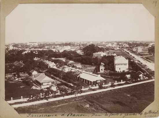 012.(1896-1900) Toàn cảnh Hà Nội, ở phía xa bên trái là Nhà thờ Lớn