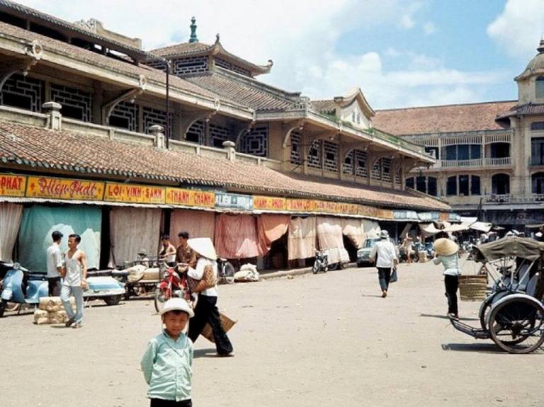 Khu chợ chính tại Chợ Lớn, nơi tập trung đa số người Hoa.