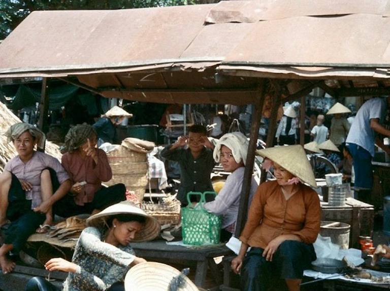 Cảnh chợ búa ở Sài Gòn.