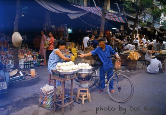 Khu chợ cũ đường Hàm Nghi, 1989.