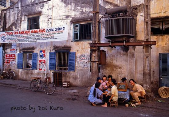 Đường Bùi Viện, cạnh góc Cống Quỳnh - Bùi Viện, 1990.