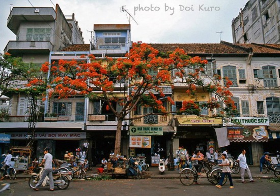 Đường Phan Bội Châu, phía cửa Đông chợ Bến Thành, 1990.