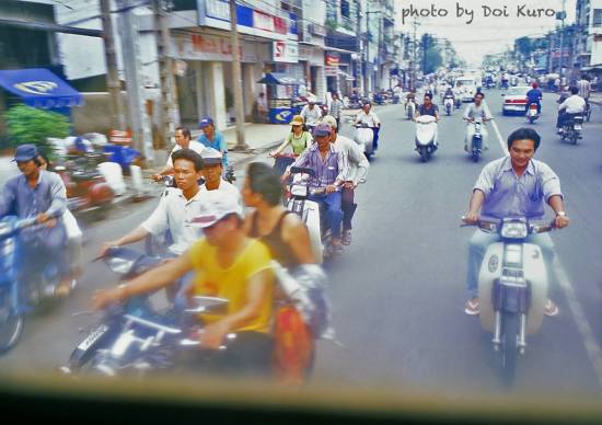  Đường phố tràn ngập xe máy, 1997.